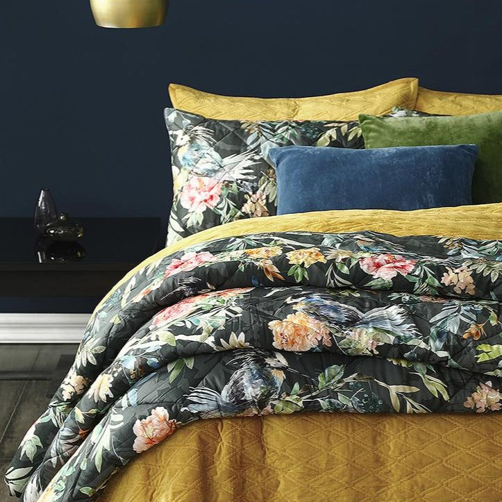 Kiku Comforter Set