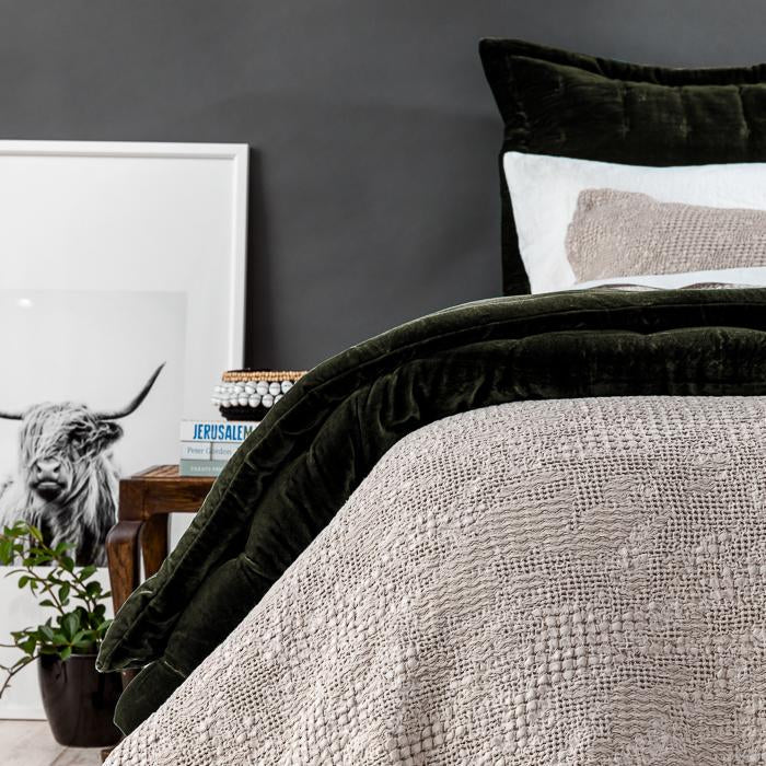 Echo Bedspread Set