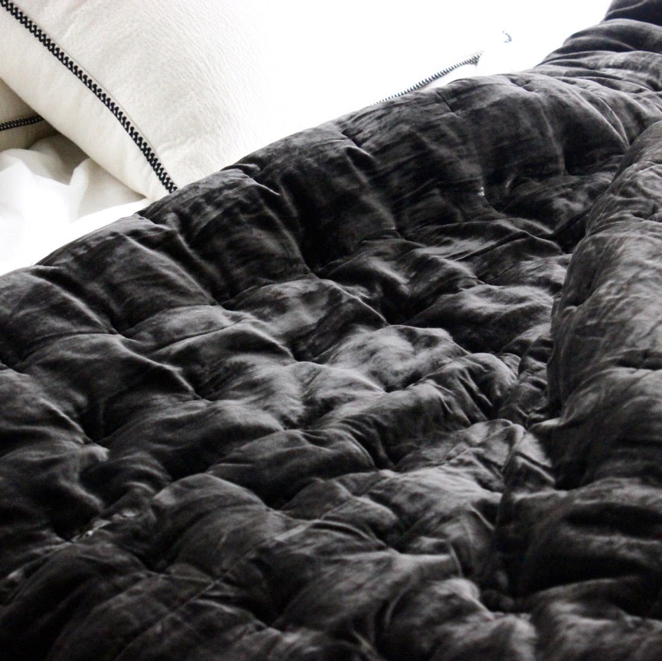 Velvet Pin Black Comforter